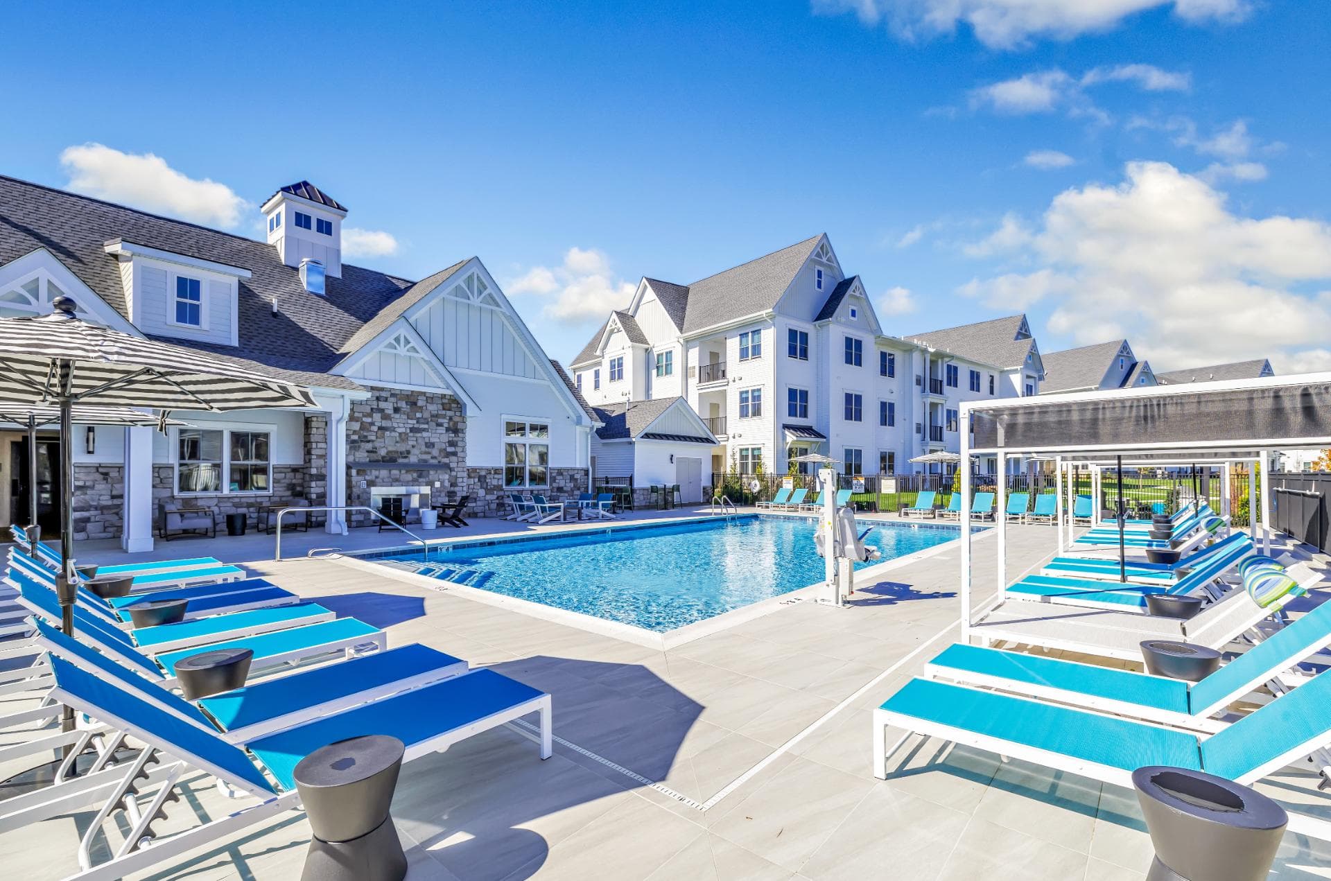 Residence Features Section - Kinsley